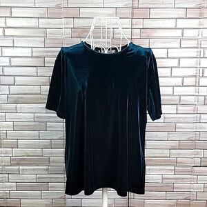 Impressions of California green velvet top Size L  Free scarf included